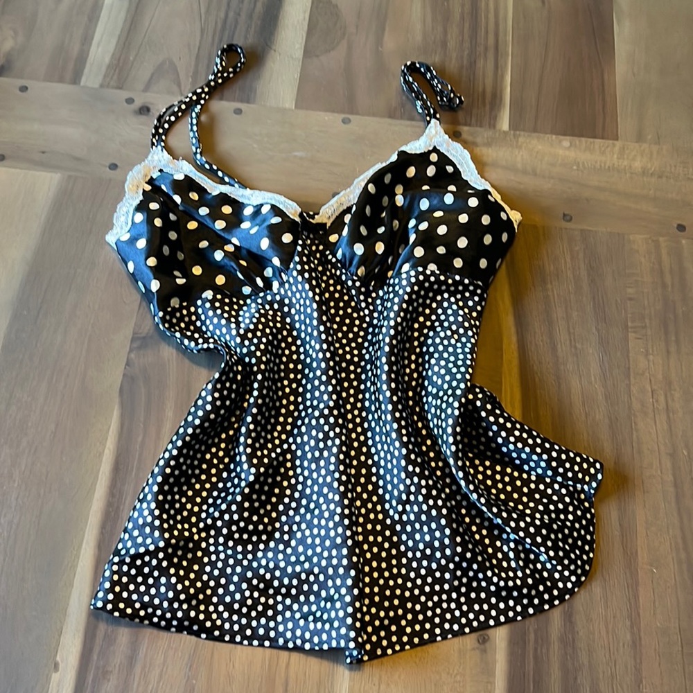 Gilligan&O’Malley Sleepwear silky top in black/white polka